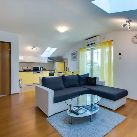 아파트 Admiral Viskovo