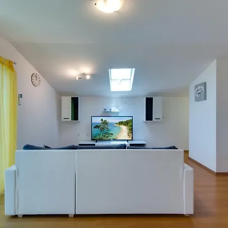 Admiral Apartman *